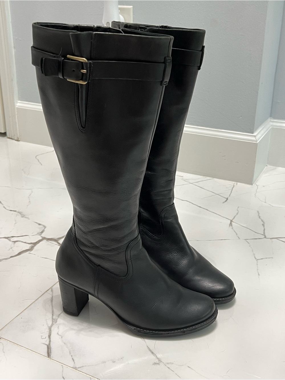 Beautiful ECCO Black Leather Knee-High Boots – Classic Buckle Detail